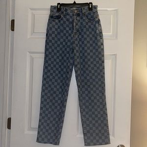 Brand is Pacsun. US size is 6/25, only been worn twice.